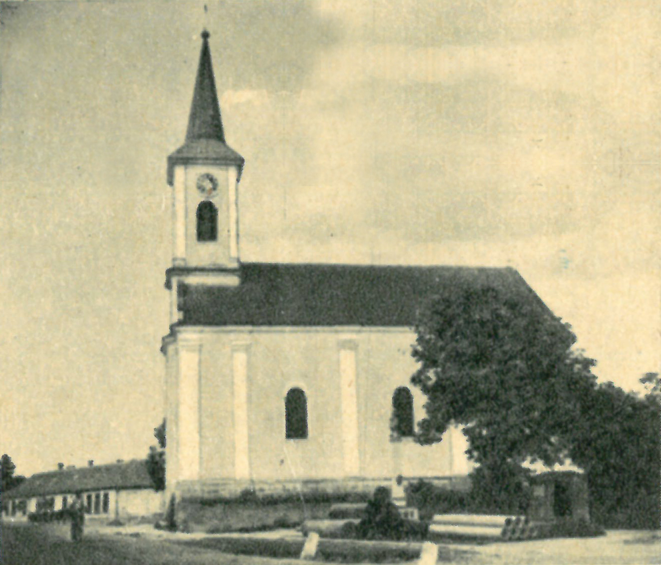Képeslap fotó a göllei templomról (1942-43 környéke)